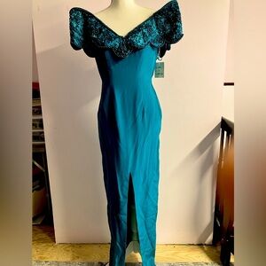 Alyce Women’s Prom/Formal Dress/Gown, Size 6, Silk, Off- Shoulder, Teal